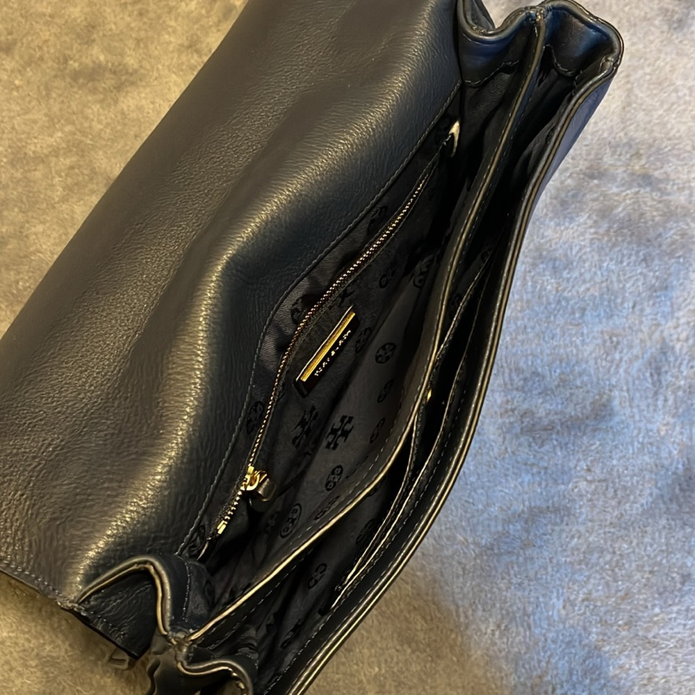 LIKE NEW Tory Burch Navy Blue Leather Shoulder Handbag - Picture 4 of 4